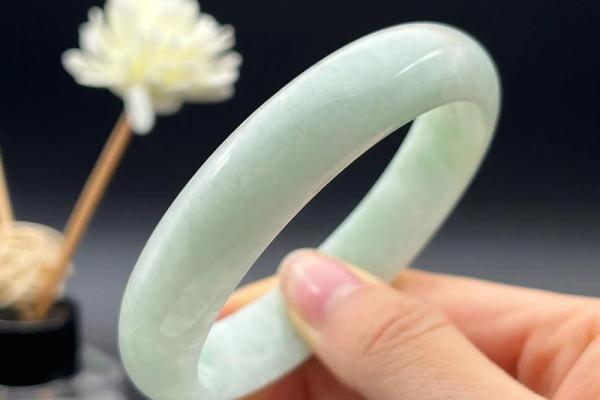 木命宝宝缺水，佩戴什么手镯最合适？