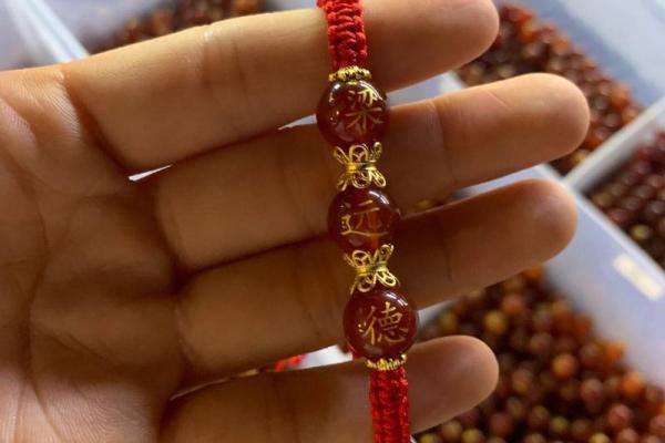 石榴木命的人适合佩戴什么手链？探索运势与提升能量的秘密！