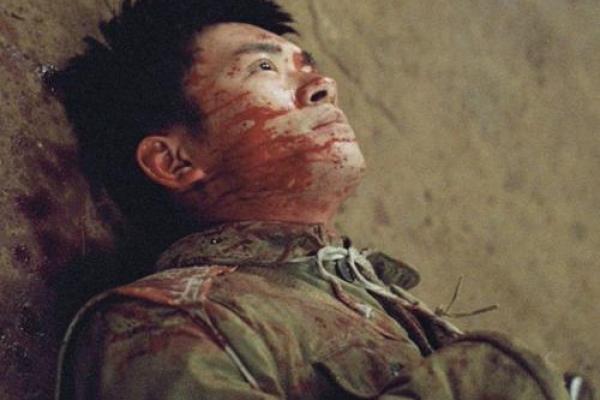 深陷泥潭命悬一线,勇敢与智慧的抗争之路 深陷泥潭命悬一线,勇敢与智慧的抗争之路