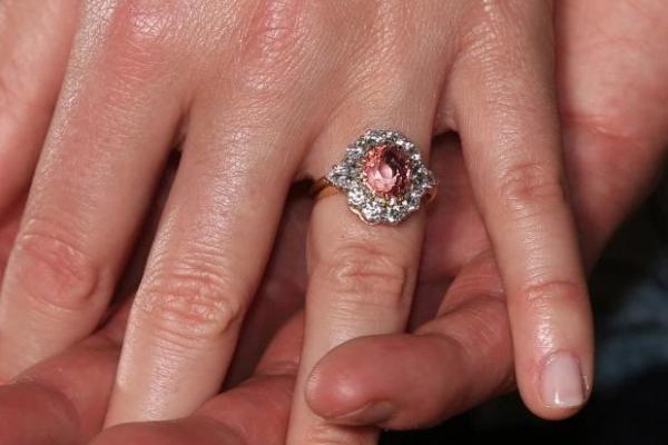 女性1999年命运解析：当属“兔年”的她们心灵与成长之旅