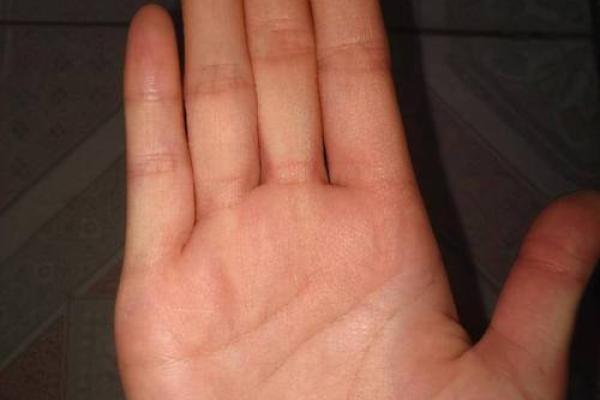 男人手上有5个螺的命理解析与人生启示 男人手上有5个螺的命理解析与人生启示