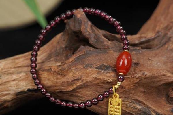 了解石榴木命,选择最合适的佩戴物品来提升运势 了解石榴木命,选择最合适的佩戴物品来提升运势
