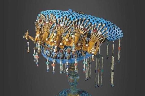 清代命妇头饰的华丽与文化精髓探秘 清代命妇头饰的华丽与文化精髓探秘