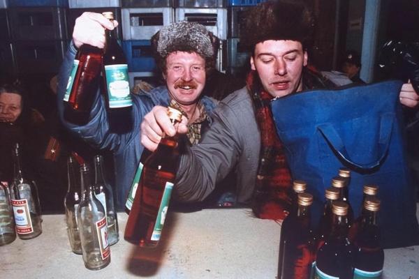 嗜酒如命：探析爱酒人士的性格特征与内心世界