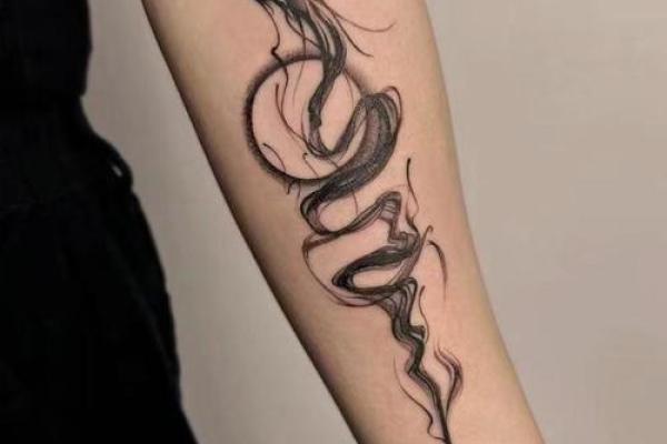 属龙金龙命纹身设计:选择象征好运与力量的完美图案 属龙金龙命纹身设计:选择象征好运与力量的完美图案