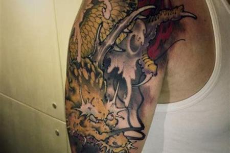 属龙金龙命纹身设计：选择象征好运与力量的完美图案