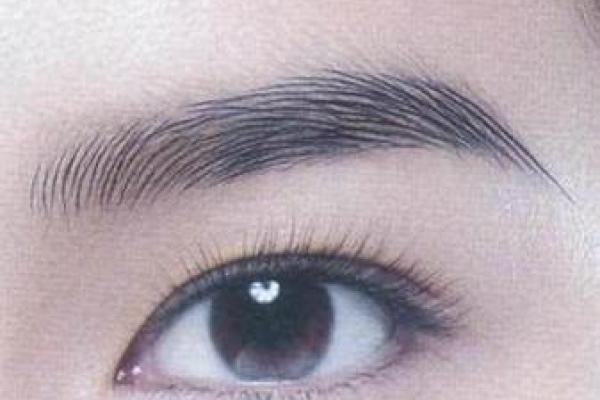 女人眉形与富贵命：巧妙改变运势的秘密