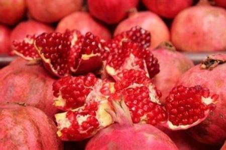 石榴木命女人与最适合的颜色搭配：探寻内心的和谐与美丽