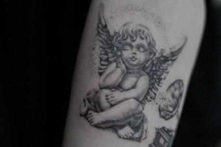 石榴木命的人适合怎样的纹身设计？图案与寓意解析