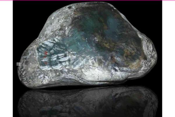 沙中土命的幸运之物：适合佩戴的首饰材质揭秘