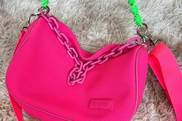 山头火命的颜色搭配:适合的包包颜色推荐与搭配技巧 山头火命的颜色搭配:适合的包包颜色推荐与搭配技巧