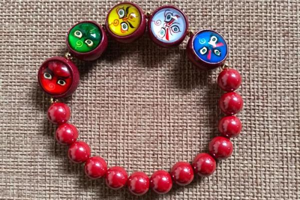 揭秘:哪些命理人士不适合佩戴朱砂手镯? 揭秘:哪些命理人士不适合佩戴朱砂手镯?