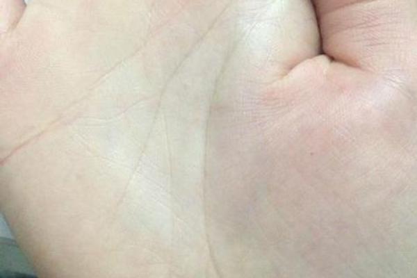 女生左手川字纹的命运解析：揭示你内心深处的秘密与潜力