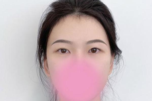 女孩高低眉命运解析:气质与命运的微妙关系 女孩高低眉命运解析:气质与命运的微妙关系