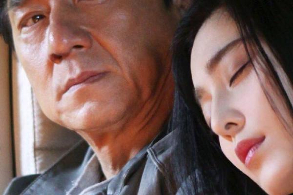 成龙：为梦想倾尽全力，命运与奋斗交织的银幕传奇