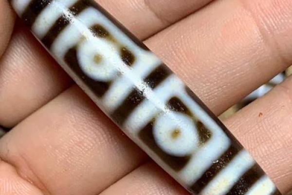 属虎火命的人适合佩戴哪种天珠？探讨其神秘力量与美丽象征