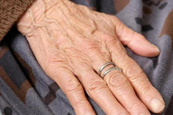 手背青筋暴起：揭秘这一现象背后的命运玄机