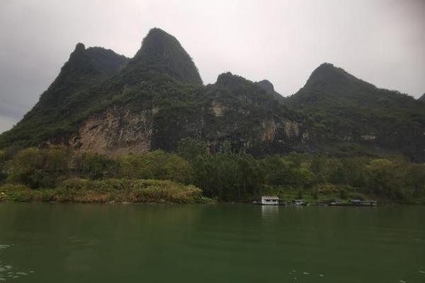 命理与山水风水：如何选择合适的葬地让灵魂安息