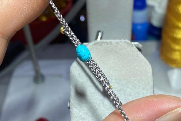 属虎土命的心灵指引:选择适合手绳的颜色 属虎土命的心灵指引:选择适合手绳的颜色