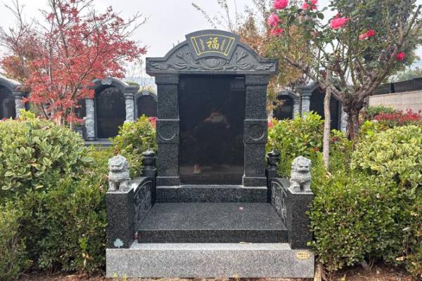 分析山势与命理：如何根据风水选择葬男命与女命的墓地