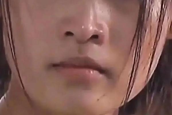 爱在岁月间流转：《我拼了命爱你》歌曲解读与情感探索