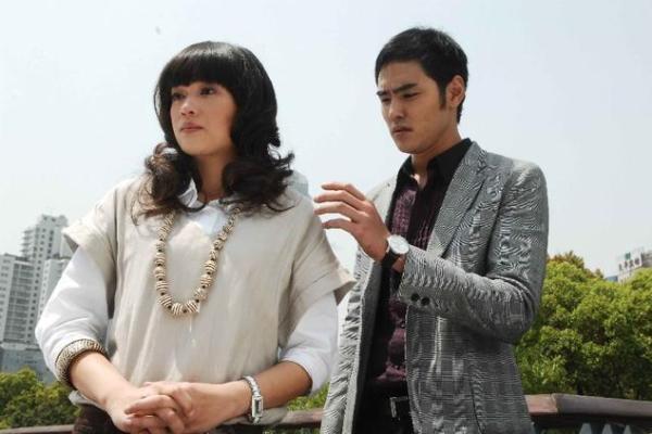 《命中注定的爱与别离：粤语歌的心灵旋律》