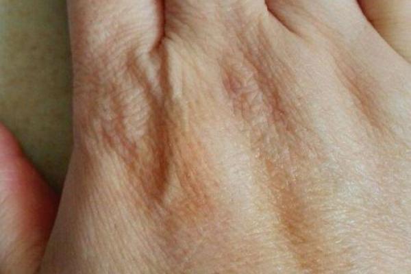 手背青筋暴起，暗示你的命运与财富走向！