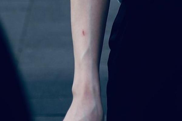 手背青筋暴起，暗示你的命运与财富走向！