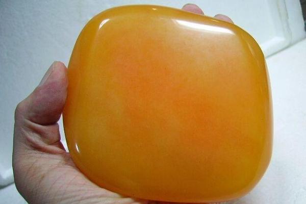 适合戴黄龙玉的命格解析：让你更好地掌握人生机会！