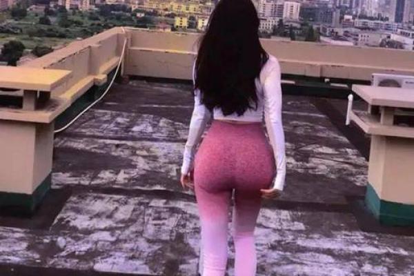 屁股扁平女人的命格解析：如何展现魅力与自信？