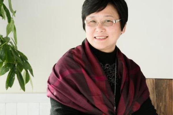 农历十月出生的命格解析：天生的优雅与坚韧