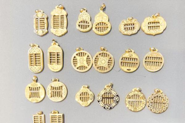 木命属鸡人士的福音:最适合佩戴的宝石指南 木命属鸡人士的福音:最适合佩戴的宝石指南