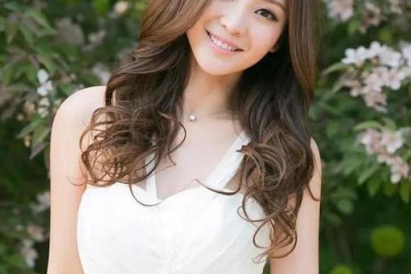 揭秘桃花女命：她们的命运与爱情之路