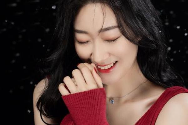 十月生日命女解析:缤纷情感与独特个性的神秘魅力 十月生日命女解析:缤纷情感与独特个性的神秘魅力