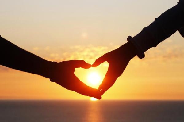 命如草芥，热血青春——歌声里的坚定与脆弱