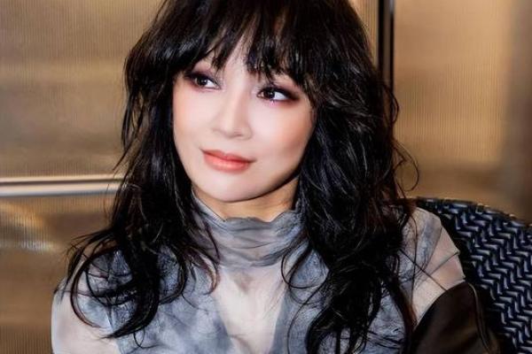 秦怡：命运的洪流与坚韧的心灵历程