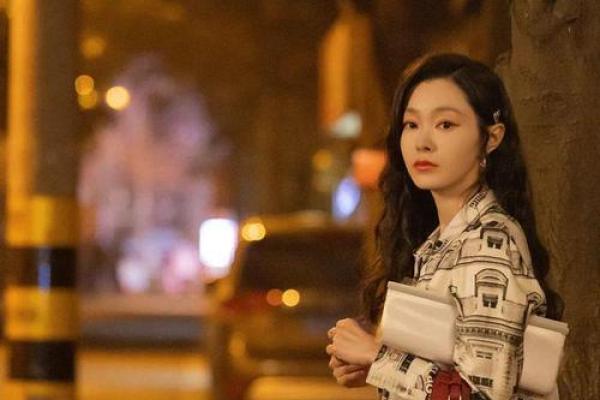 揭秘女命四朵桃花:她们的性格与命运之路 揭秘女命四朵桃花:她们的性格与命运之路