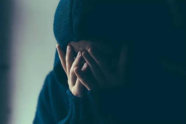 拼了命的忘却：在失去中寻找自我的旅程