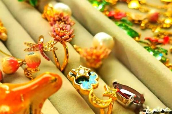 沙中金命男孩适合佩戴的饰品推荐与搭配技巧