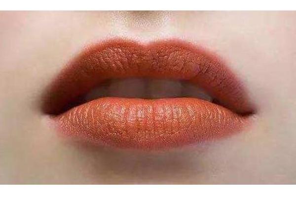 男人嘴小而薄的命运解析：神秘与个性的交织