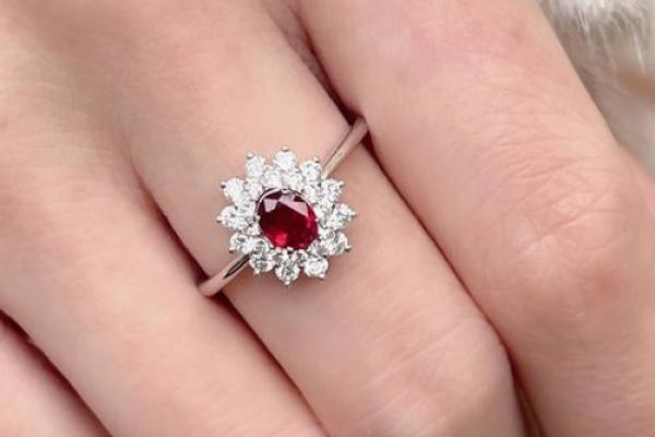 沙中土命人适合佩戴的戒指类型与推荐 沙中土命人适合佩戴的戒指类型与推荐