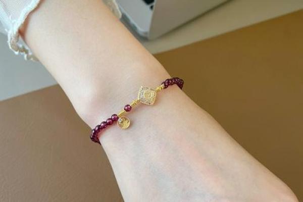 桑枝木命人适合佩戴哪些物品?探索命理与饰品的完美结合! 桑枝木命人适合佩戴哪些物品?探索命理与饰品的完美结合!