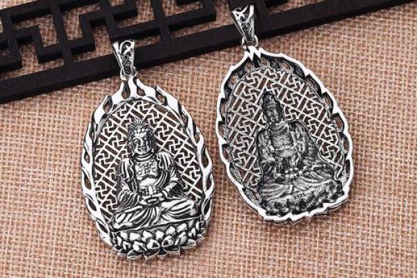 山头火命人士的吊坠选择:燃情与精神的结合之道 山头火命人士的吊坠选择:燃情与精神的结合之道