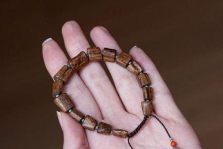 木珠链的秘密：如何根据命理选择适合自己的木珠链