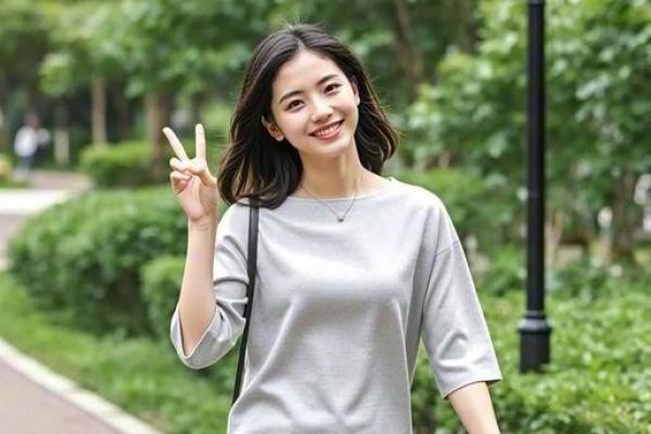 手小的女生，性格温柔、灵动与自信的象征