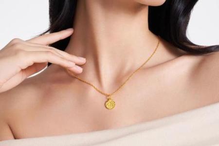 石榴木命女人如何选择适合的饰品来增添魅力与福气