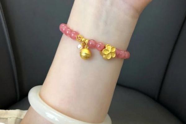 揭秘女子佩戴首饰如何旺桃花，提升魅力指数！