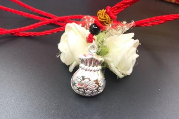 命太硬？银饰品能为你带来好运与保护！