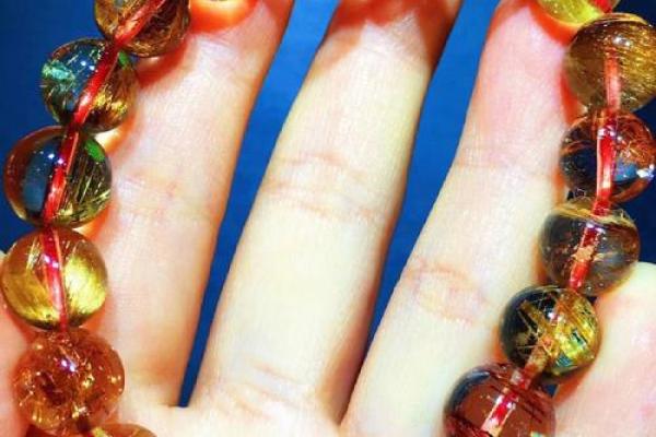 山顶火命女适合佩戴哪些饰品？揭秘旺运法宝！