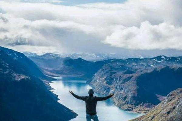 女五两五钱命运解析：无畏挑战，勇攀人生高峰